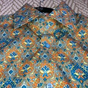 FUNKY BUTTON DOWN FEATURED ON MODERN FAMILY ;)